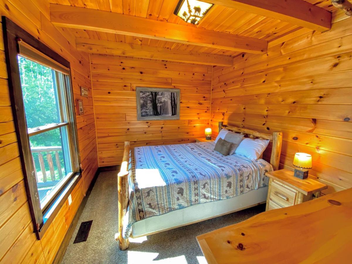 Bc Log Cabin With Private Beach River Fire Pit Ac Wifi Onsite Trails Ski Slope Views Villa Carroll Exterior photo